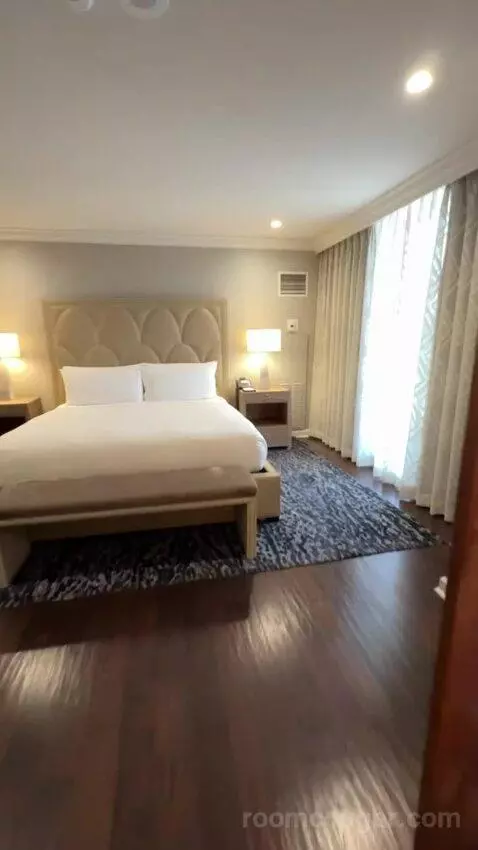 Presidential Suite bed picture #4