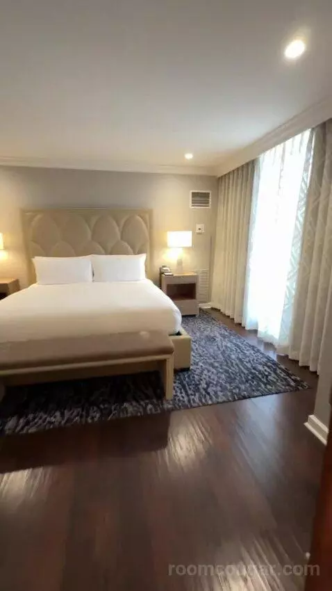 Presidential Suite bed picture #5