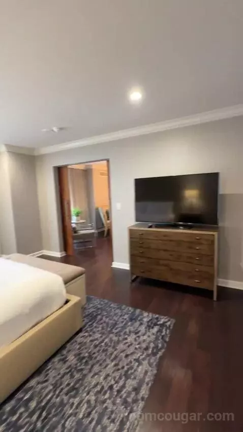 Presidential Suite bed picture #7