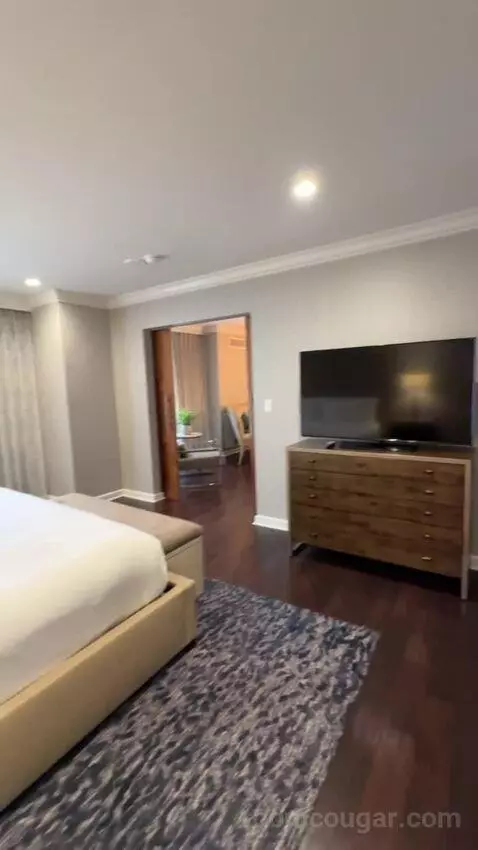 Presidential Suite bed picture #8