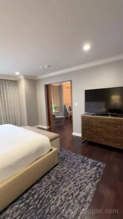 Presidential Suite bed picture #9