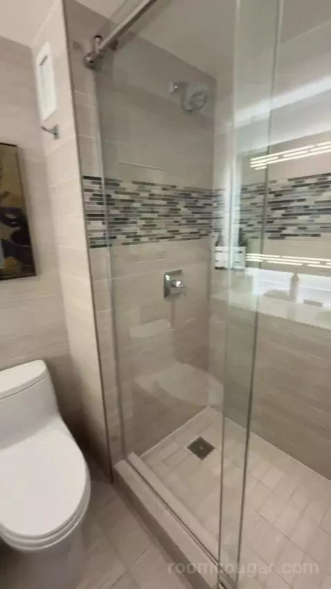 King Room bathroom picture #8