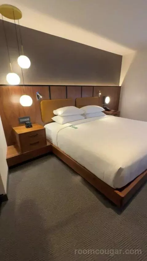 Suite bed picture #1