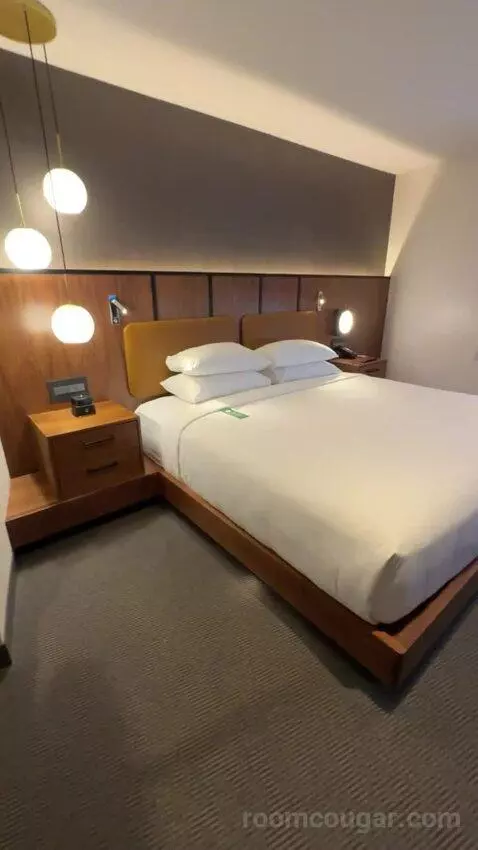 Suite bed picture #2