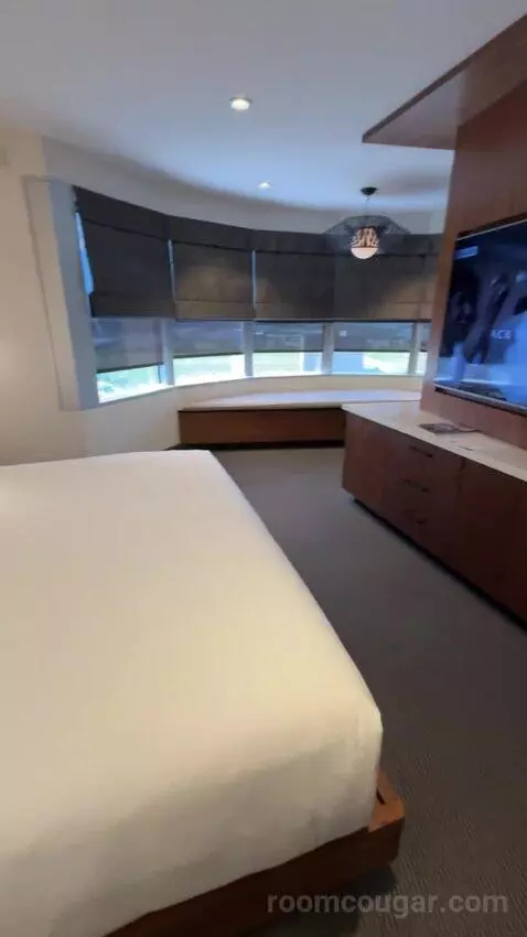 Suite bed picture #5