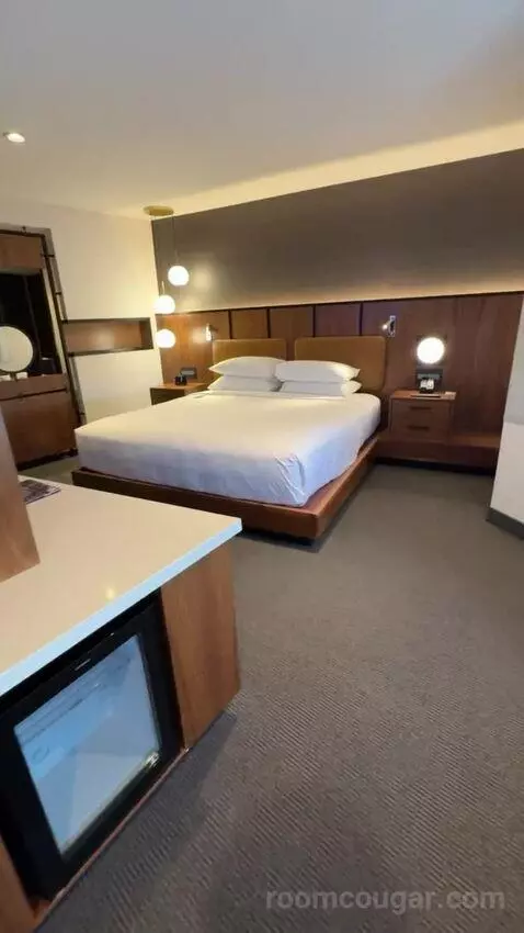 Suite bed picture #12