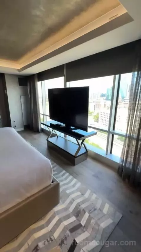 Vip Luxury Suite bed picture #8