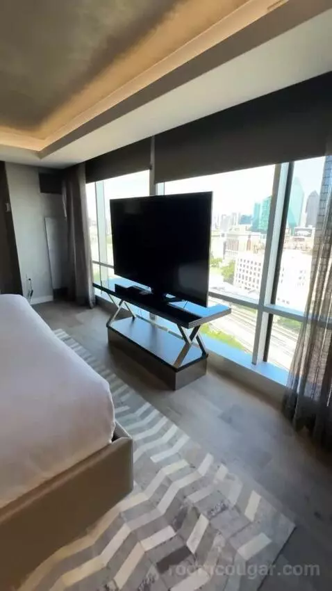 Vip Luxury Suite bed picture #10