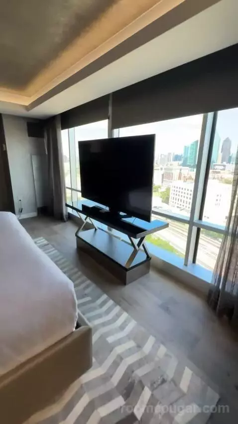 Vip Luxury Suite bed picture #11