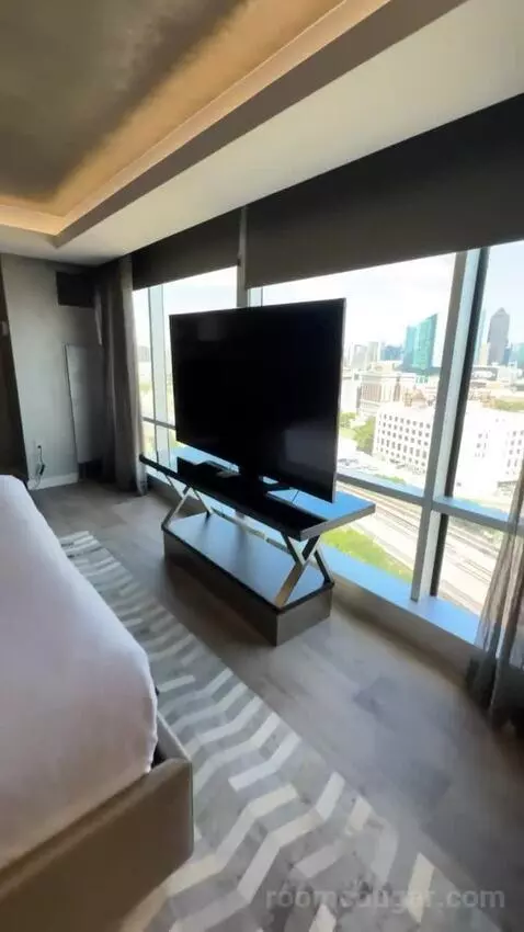 Vip Luxury Suite bed picture #12