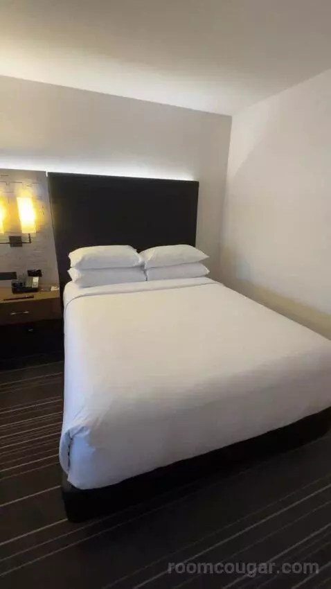 Queen Room with Two Queen Beds and City View bed picture #6