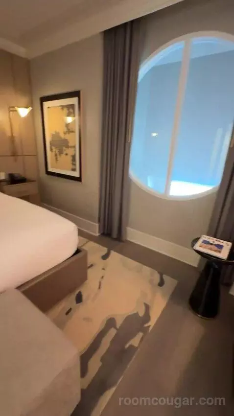 Grand Presidential Suite bed picture #1