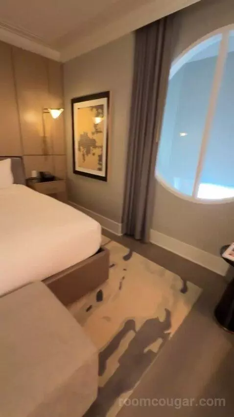 Grand Presidential Suite bed picture #3