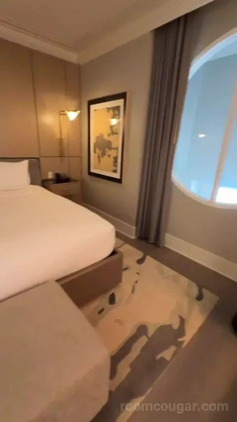 Grand Presidential Suite bed picture #4