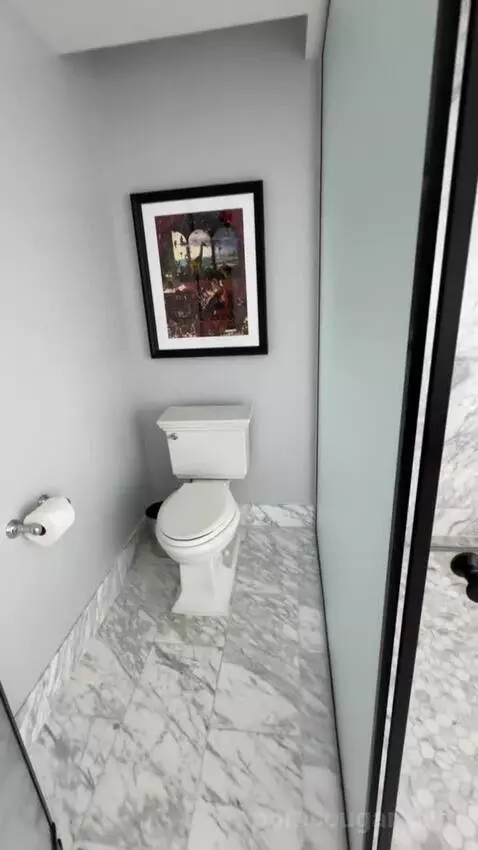 Panoramic Corner King bathroom picture #7
