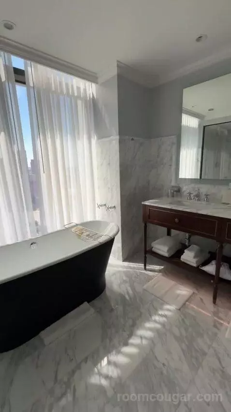 Panoramic Corner King bathroom picture #8