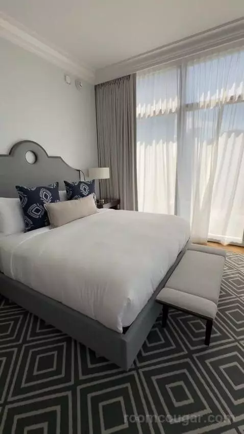 Panoramic Corner King bed picture #7