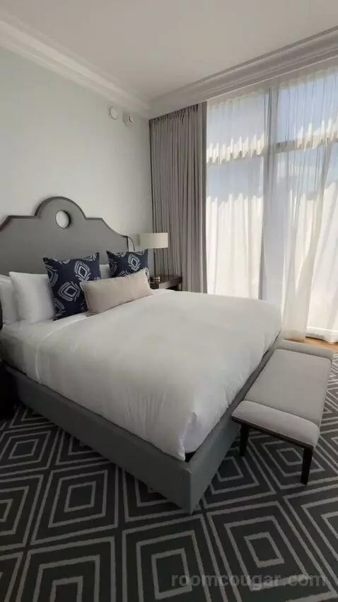 Panoramic Corner King bed picture #8