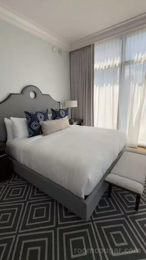 Panoramic Corner King bed picture #9