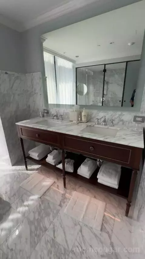 Panoramic Corner King bathroom picture #2