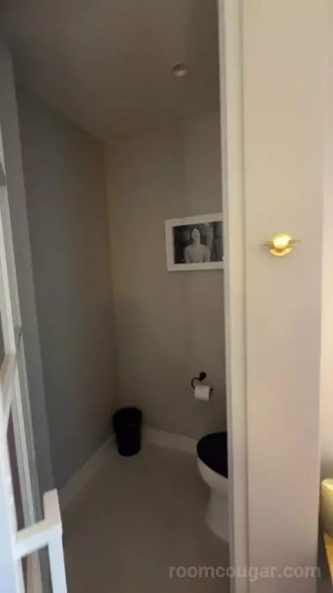 King Room bathroom picture #5