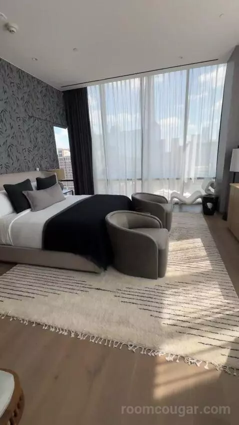 Harwood Suite bed picture #1