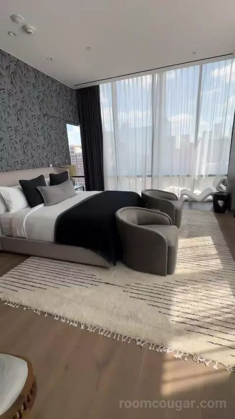 Harwood Suite bed picture #2
