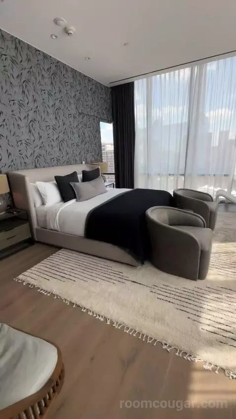 Harwood Suite bed picture #5