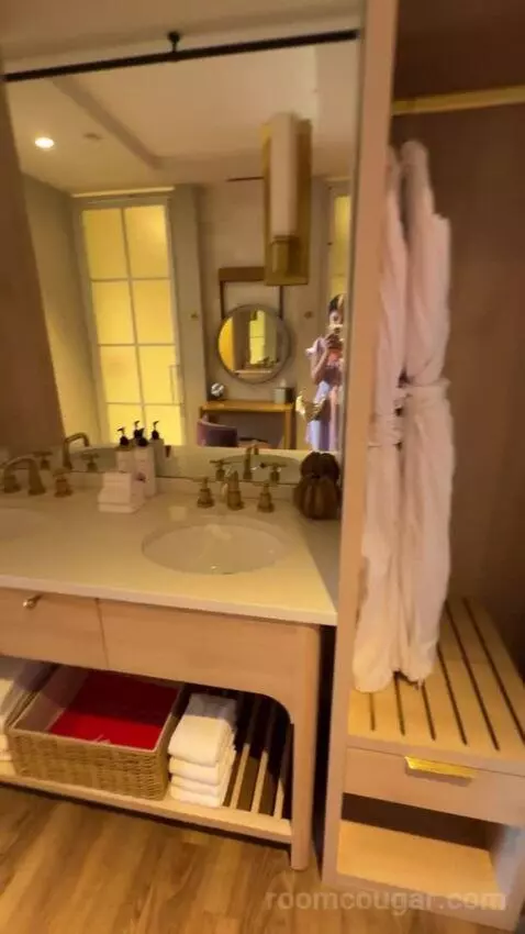 Queen Room with Two Queen Beds bathroom picture #2