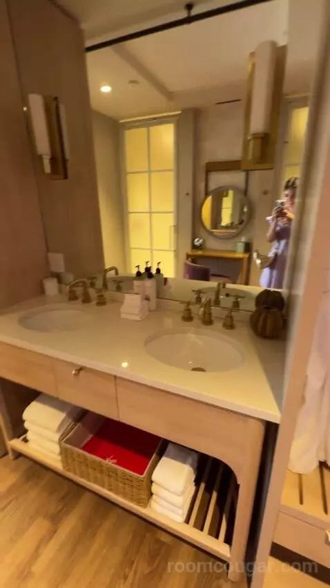 Queen Room with Two Queen Beds bathroom picture #3