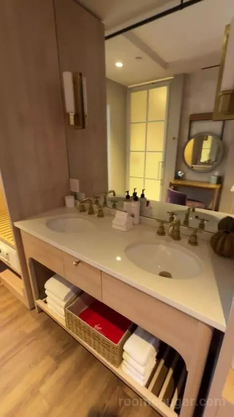 Queen Room with Two Queen Beds bathroom picture #4