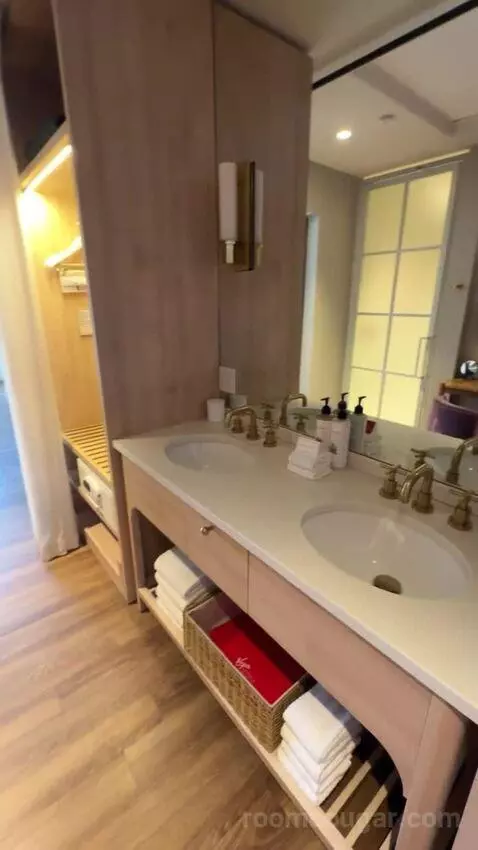 Queen Room with Two Queen Beds bathroom picture #5