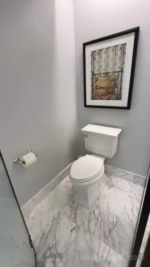 Elite King bathroom picture #9