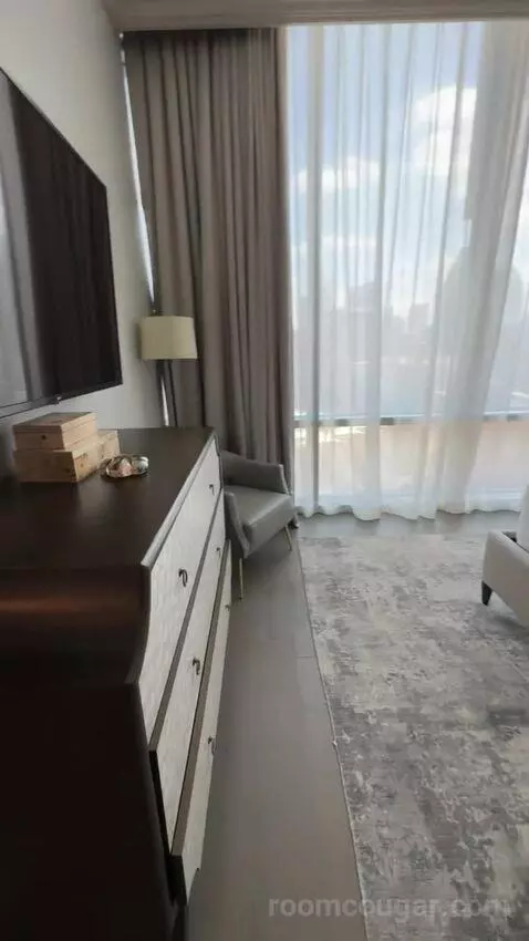 Legacy Suite bed picture #5