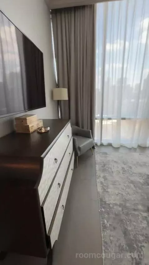Legacy Suite bed picture #6