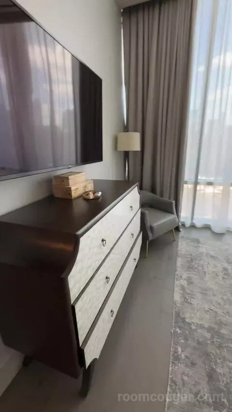 Legacy Suite bed picture #8