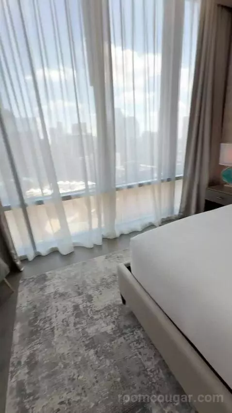 Legacy Suite bed picture #9