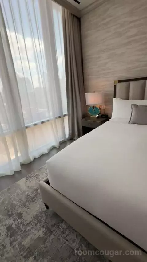 Legacy Suite bed picture #12