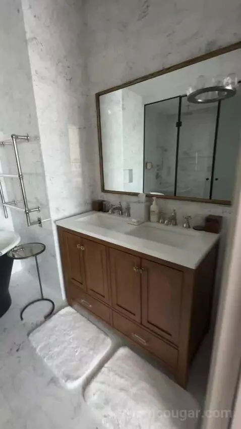Legacy Suite bathroom picture #3