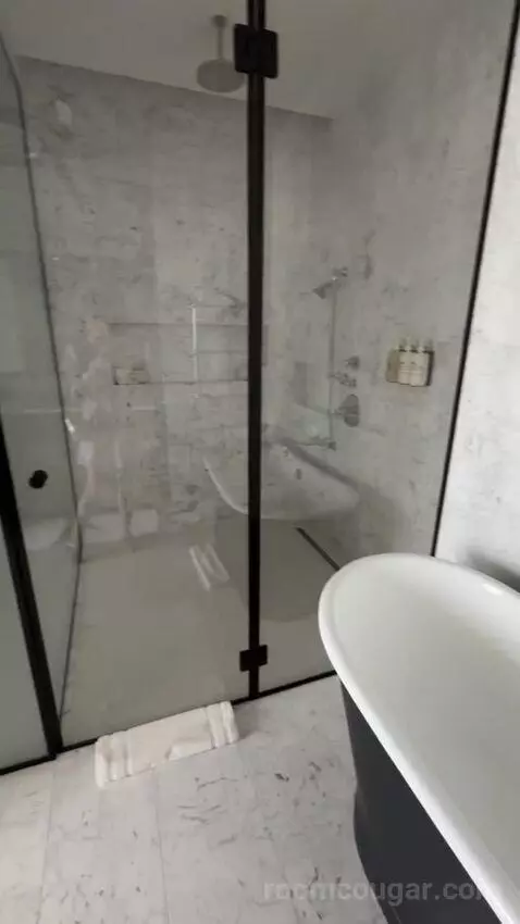 Legacy Suite bathroom picture #5