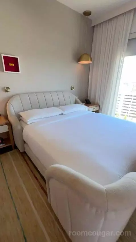 Grand King Room bed picture #7