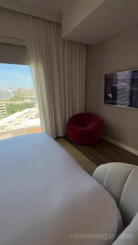 Grand King Room bed picture #10