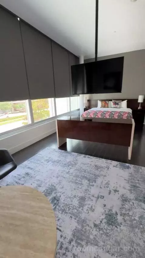 Presidential Suite bed picture #2