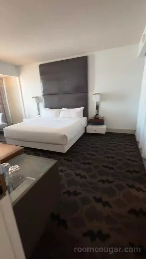 Marvelous Suite, 1 Bedroom Suite, 1 King, City View bed picture #1