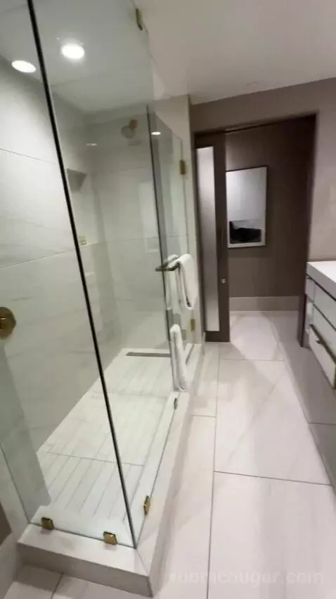 Texas Suite bathroom picture #11