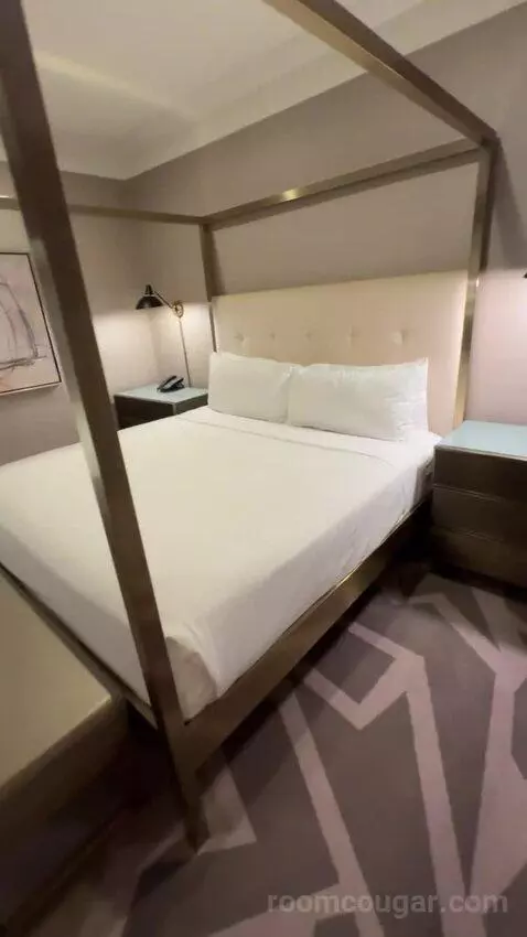 Texas Suite bed picture #4