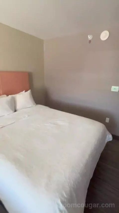 Queen Room with Two Queen Beds bed picture #2
