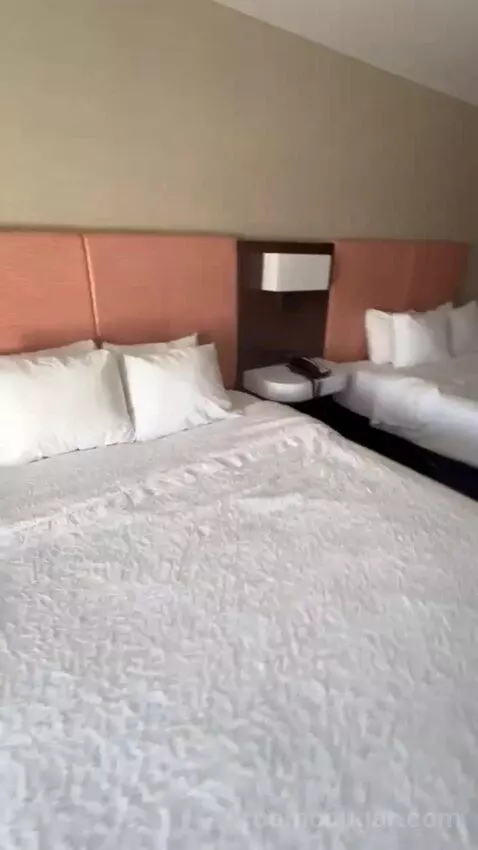 Queen Room with Two Queen Beds bed picture #5