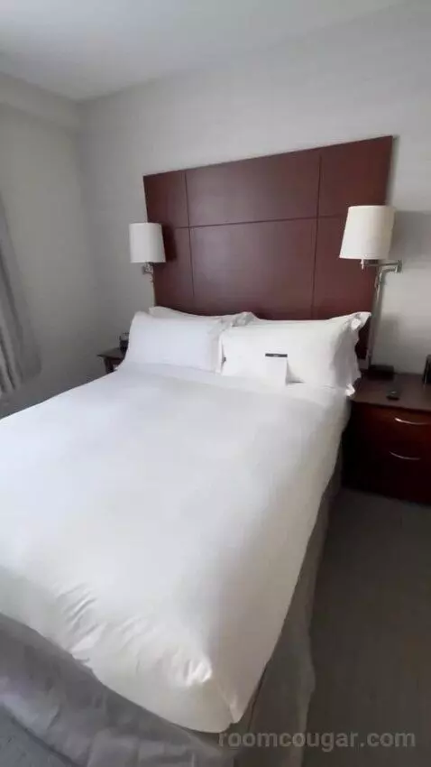 Standard Queen Room bed picture #7