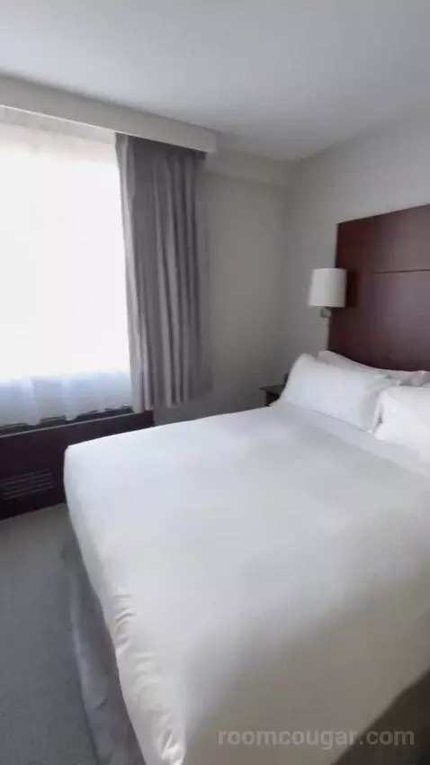 Standard Queen Room bed picture #10